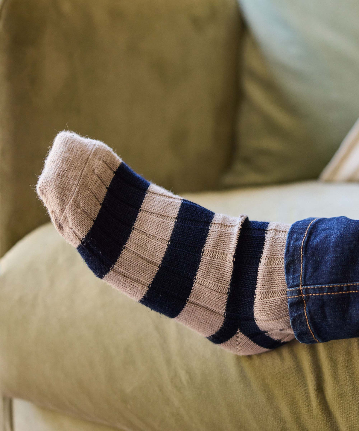 Beige and navy blue striped ribbed knit men’s hilton rugby socks in oxford navy color for casual
