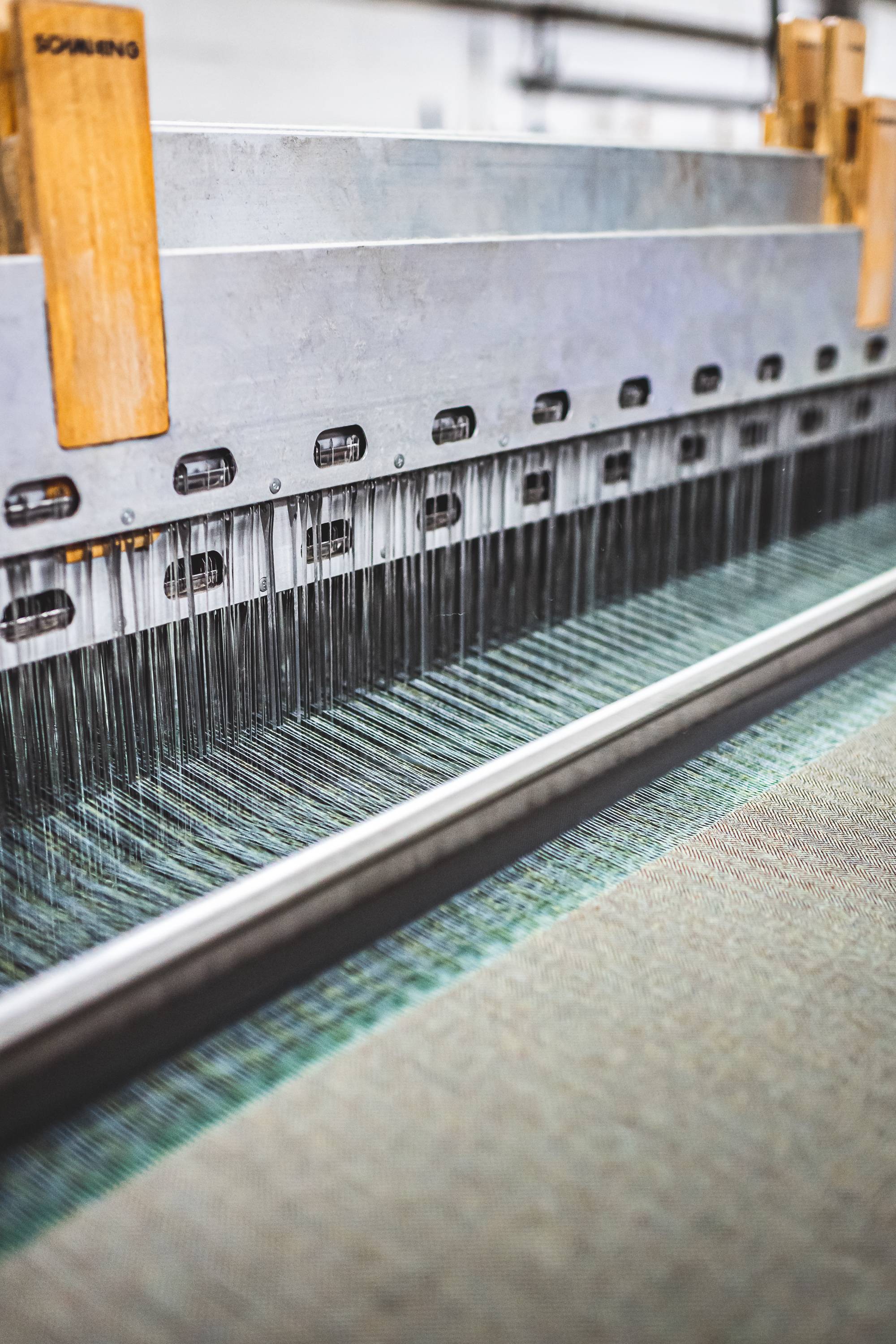 An image showing the warping and weaving process of making tweed.