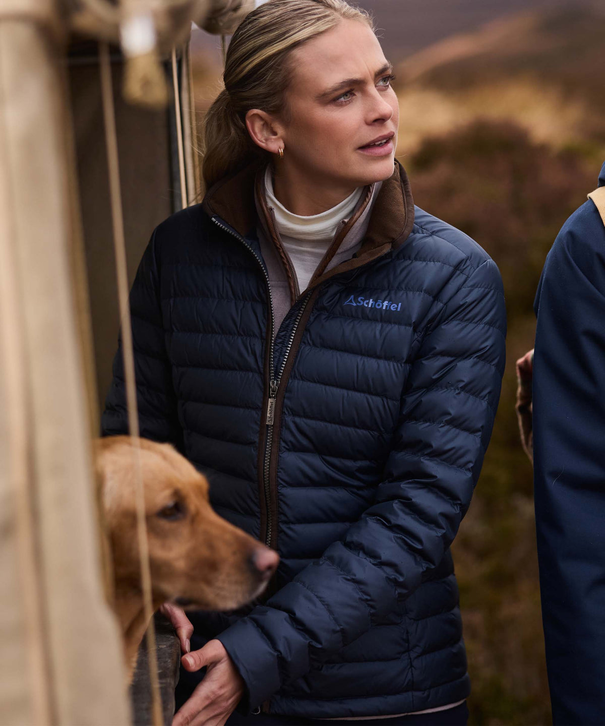 Navy blue hambleton down jacket with brown collar and zipper details in petrol blue for cold