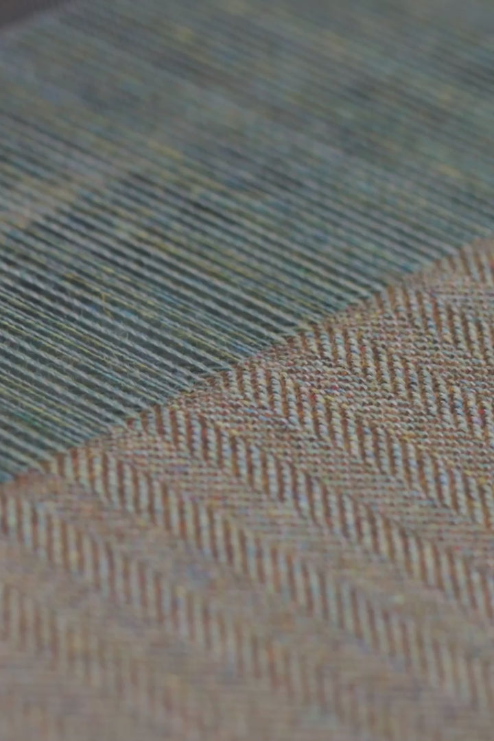 An video showing the warping and weaving process of making tweed.