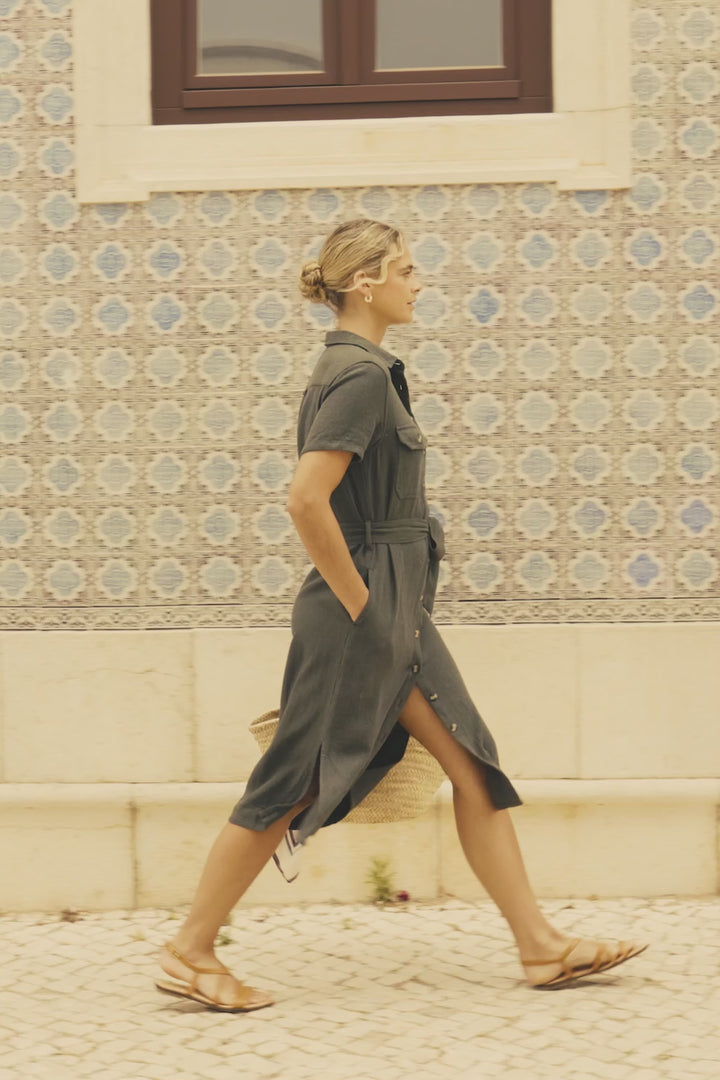 Video showcasing linen dresses in a hot country.