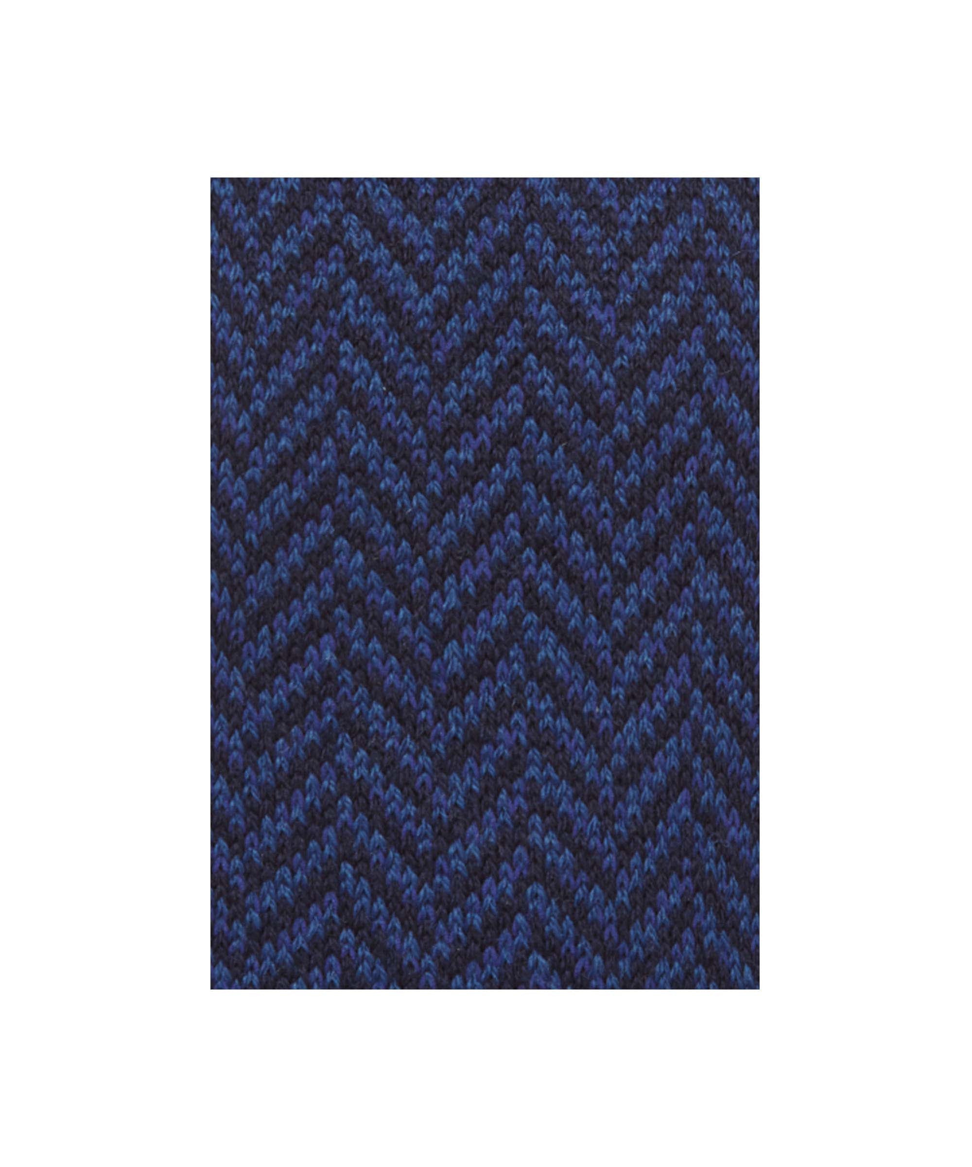 Schöffel Men's Halkirk Socks in Blue with navy chevron herringbone knit pattern close-up detail